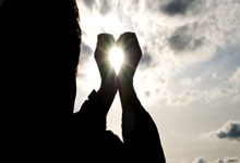 国足对阵新加坡，能顺利拿下三分吗？